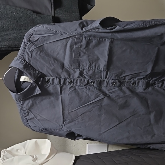 Lululemon Cotton-Blend Poplin Button-Down Shirt - Picture 4 of 9